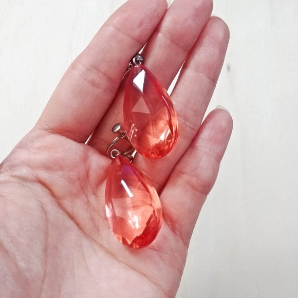 70s Vintage Teardrop Peachy Crystal Earrings - Picture 2 of 3